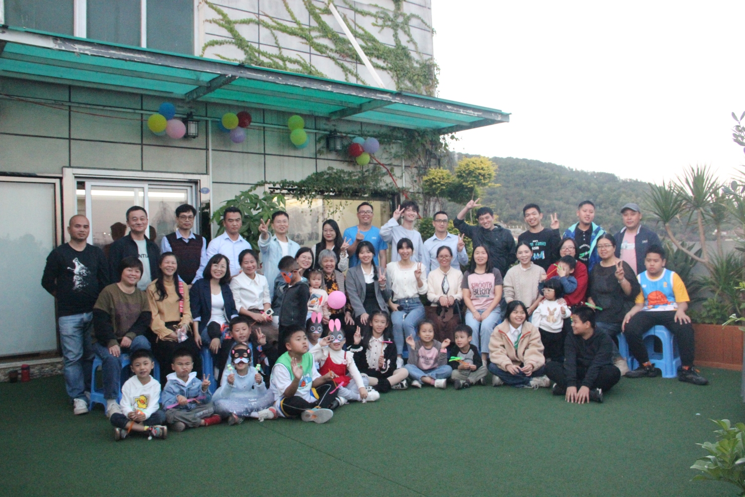 E:\lys\工作\綜合部\公司重大活動、新聞\2023.11.28 家庭開放日&八十分大賽\網(wǎng)站\合照.JPG